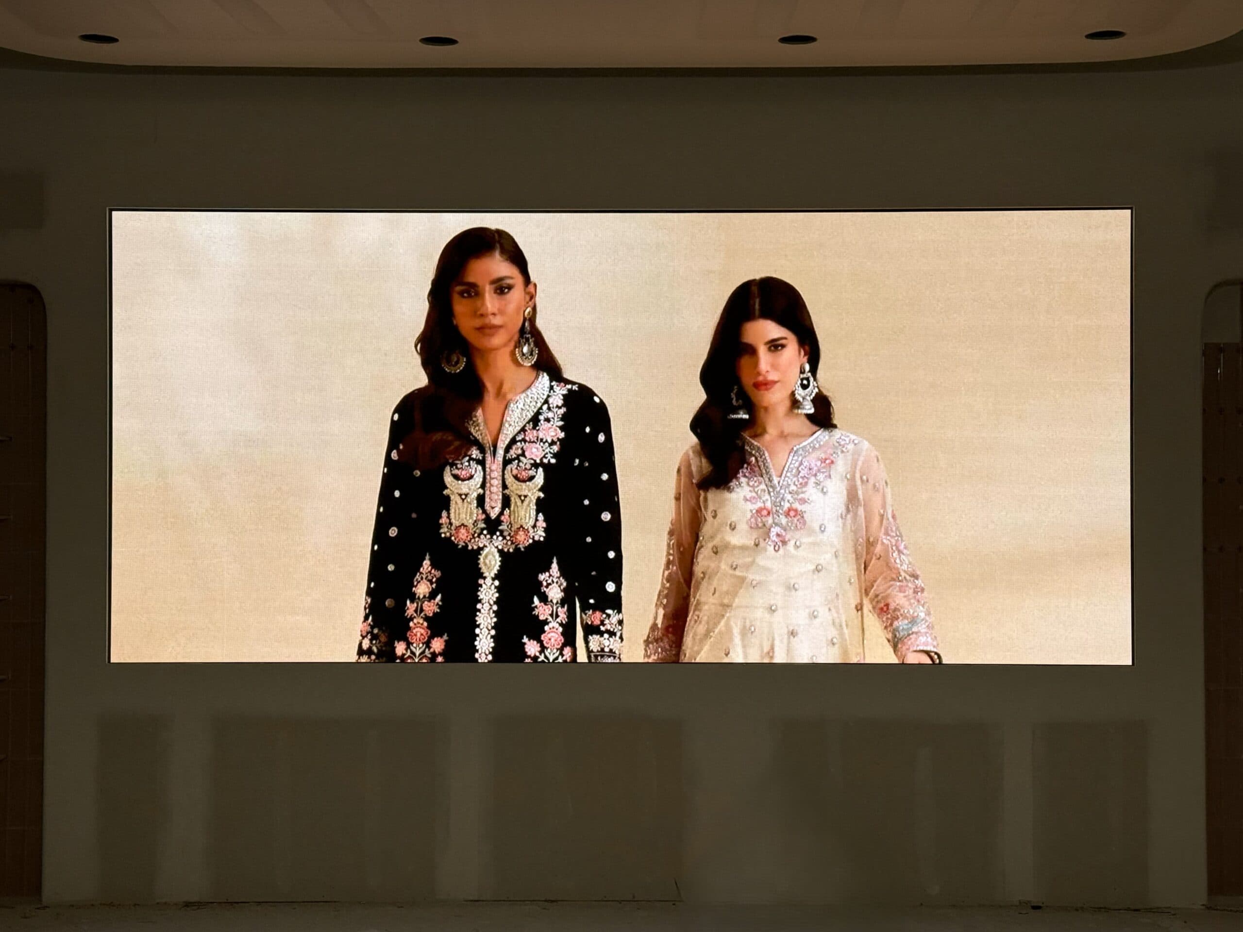 Tysons Corner Mall, 4.5mx3m